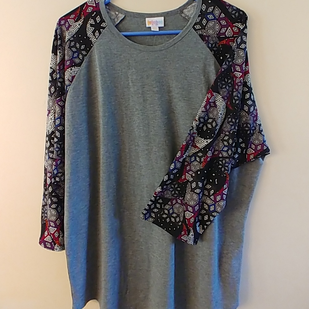 Lularoe Randy Tee